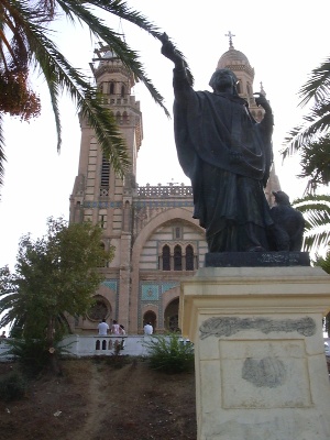 La statua di sant'Agostino che si rivolge alla città di Ippona