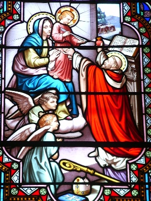 Vetrata di Bessac con Agostino ai piedi della vergine e di Gesù Bambino