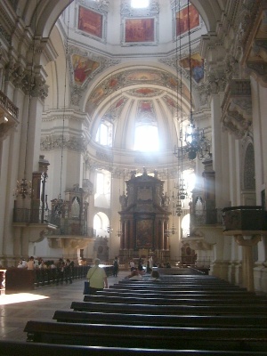 L'interno della chiesa