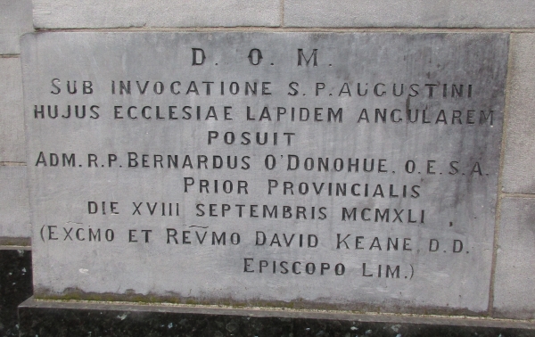 Lapidi all'esterno della chiesa agostiniana di Limerick