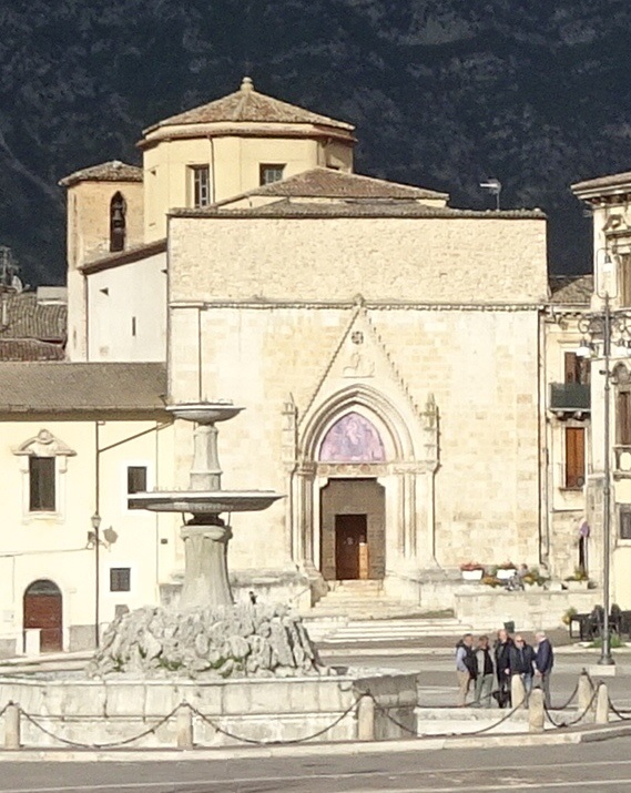 La chiesa di san Filippo Neri con il portale della chiesa di S. Agostino a Sulmona