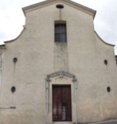 La facciata della chiesa