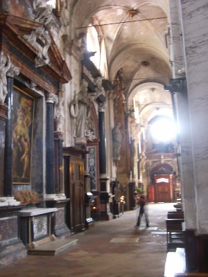 Navata destra della chiesa