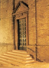 Portale della chiesa di S. Agostino a Montecosaro