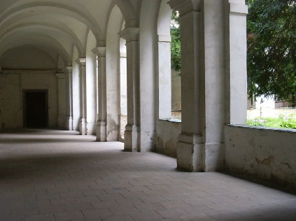 Deambulatorio nel chiostro