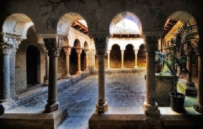 Chiostro del convento di S. Maria a Lluca