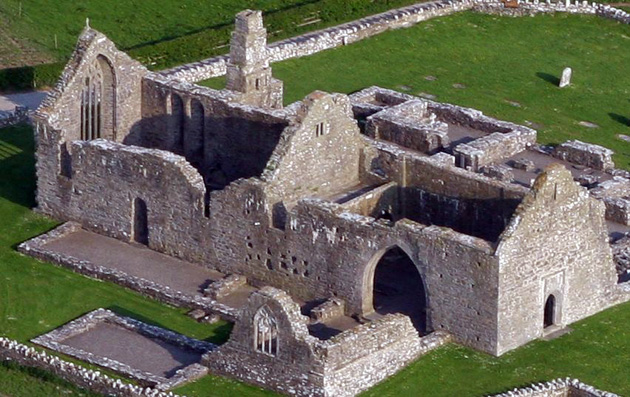 Particolare del monastero e della chiesa a Clontuskert