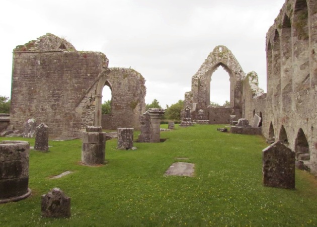 Particolare del monastero e della chiesa a Cloontuskert