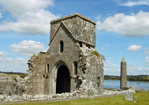Resti del monastero e della chiesa a Devenish