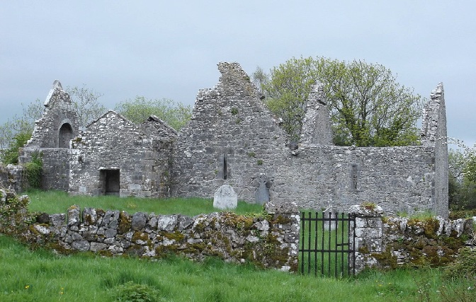 Particolare del monastero e della chiesa a Inchicronan
