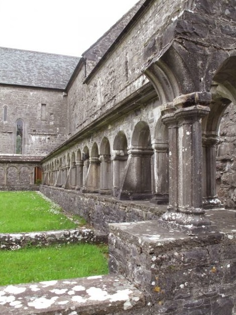 Particolare del chiostro del monastero a Ballintubber