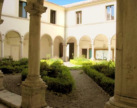 Chiostro del convento di sant'Agostino a Padula