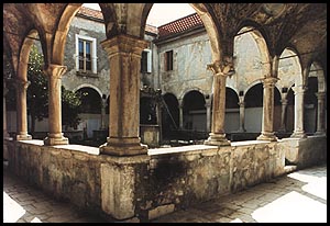 Chiostro interno del convento
