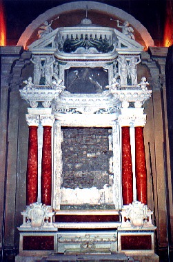L'altare gentilizio dopo i restauri