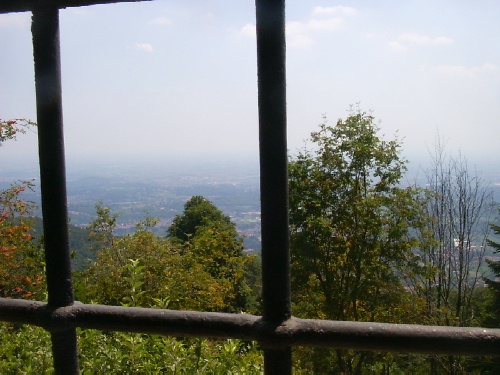 Il panorama brianzolo da una grata di una cella del convento ottocentesco