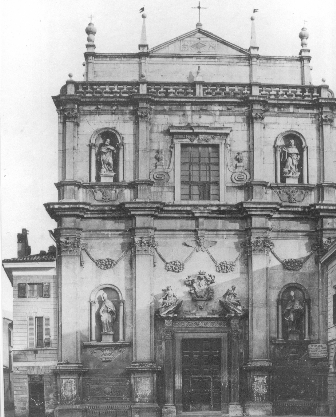 La facciata della chiesa del complesso agostiniano