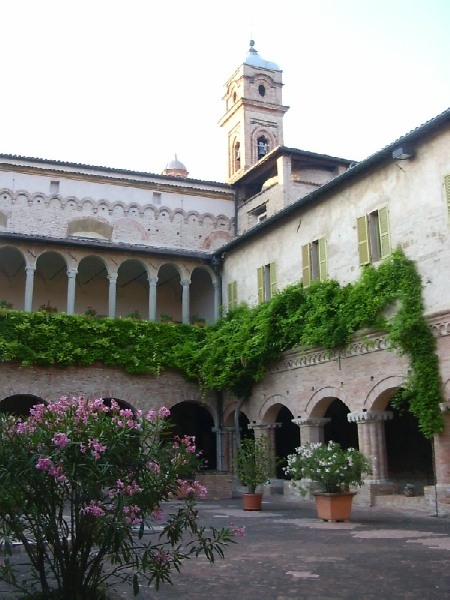 Il chiostro del monastero