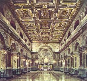 L'interno della Basilica di san Nicola a Tolentino