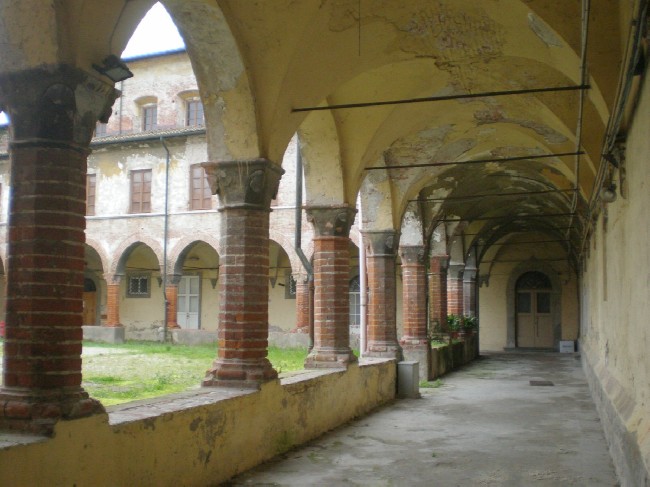Chiostro interno del convento di S. Agostino a Lucca