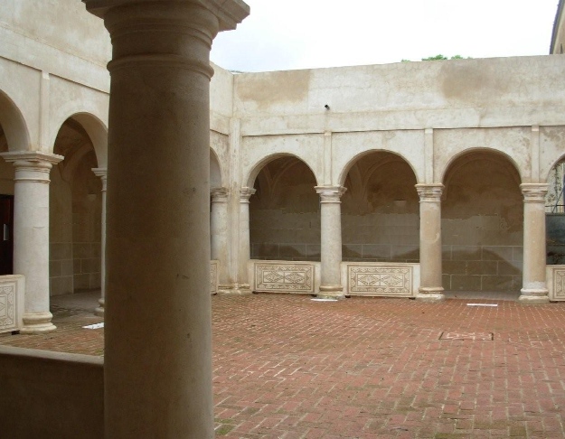 Il chiostro piccolo del Monastero di Sant'Agostino a Badajoz