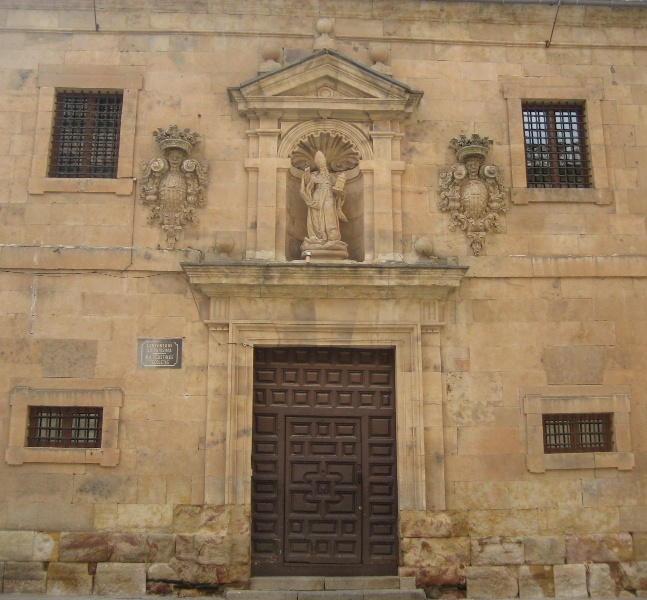 L'entrata al convento delle agostiniane Scalze de la Purisima a Salamanca