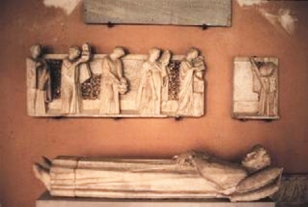 Particolare della tomba del cardinale Riccardo Annibaldi