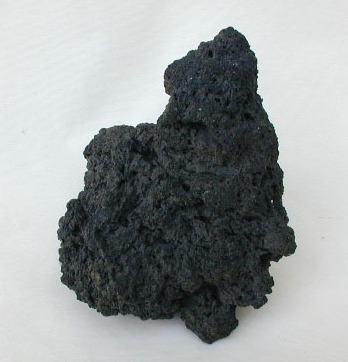 Frammento di materiale ferroso spugnoso lavorato in una officina celtica a Cassago