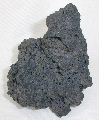 Frammento di materiale ferroso spugnoso lavorato in una officina celtica a Cassago