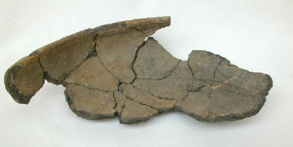 Frammento di patera frammentaria in argilla povera a Cassago