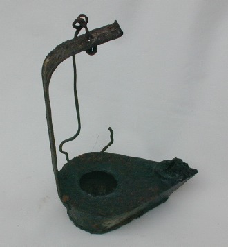 Lampada ad olio proveniente dal palazzo Pirovano Visconti