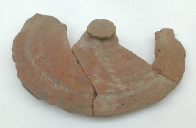 Coperchio di vaso frammentario