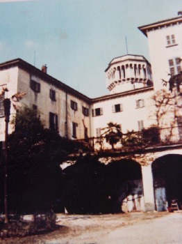 Il colonnato seicentesco con il piano superiore
