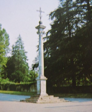 Croce di citt in piazza della Chiesa