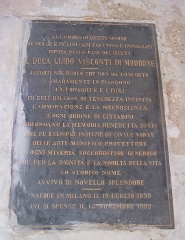 Lapide che ricorda la figura del duca Guido Visconti