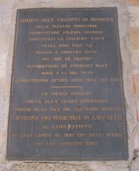 Lapide che ricorda la figura del duca Uberto Visconti