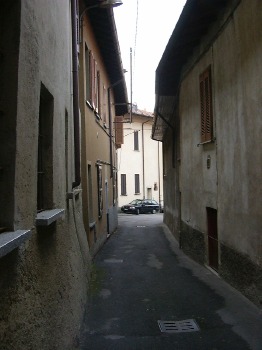 Via Fiume, una delle vie pi antiche del paese di Cassago