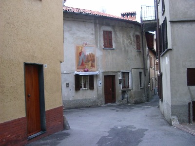 Via Fiume, con la cosiddetta curt del spiazll