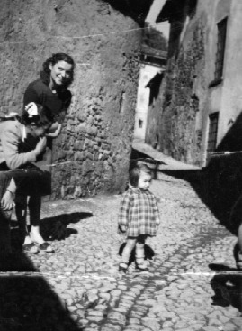 1950: si gioca in mezzo alla strada in paese