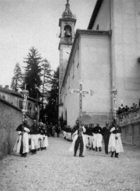 Processione dei Fabbricieri in piazza della chiesa