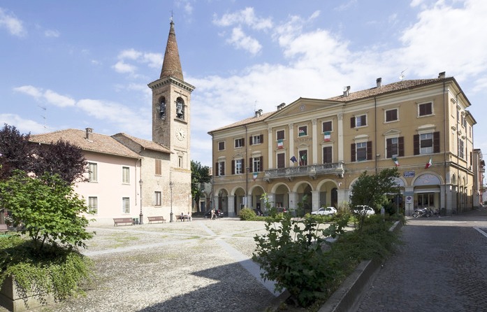 Piazza Meardi a Casei Gerola