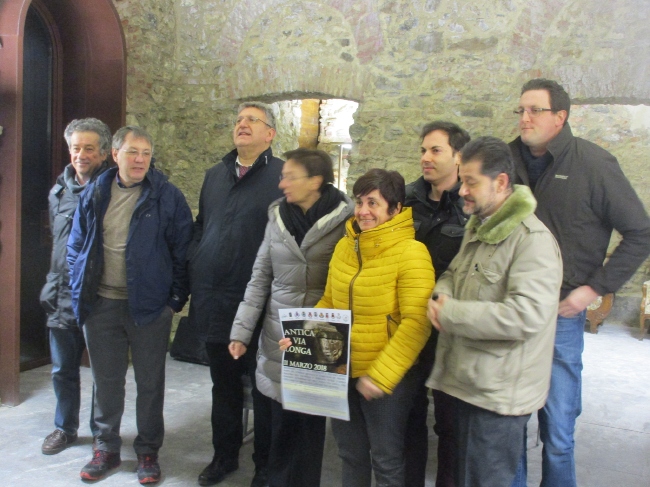Amministratori comunali e Comitato per la Via Longa nella sala del Pellegrino alla Conferenza Stampa