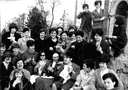 Una allegra scampagnata in compagnia delle suore sul lago di Como