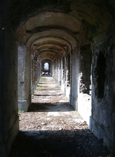 Le arcate delle cantine della Villa Pirovano-Visconti