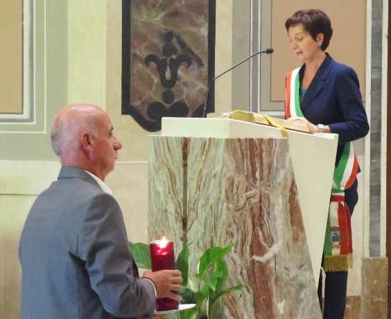 Il Sindaco mentre pronuncia la sua preghiera ad Agostino