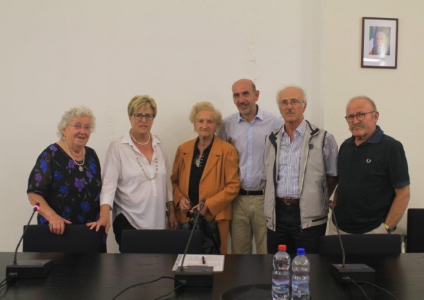 Alcuni dei soci fondatori in posa dopo l'incontro