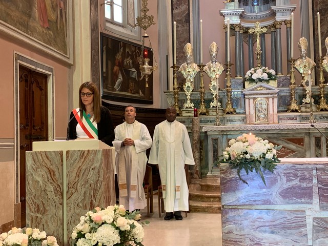 Il Sindaco avv. Roberta Marabese pronuncia l'invocazione-preghiera ad Agostino
