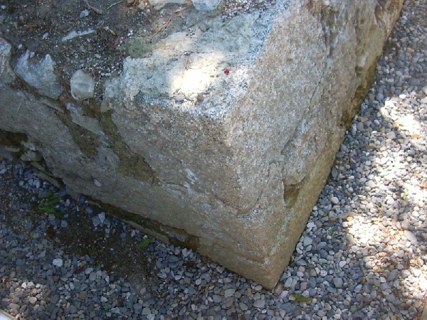 La testata d'angolo di un muro perimetrale del castro medioevale cassaghese