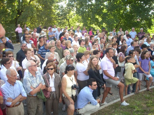 Parte della folla presente all'inaugurazione